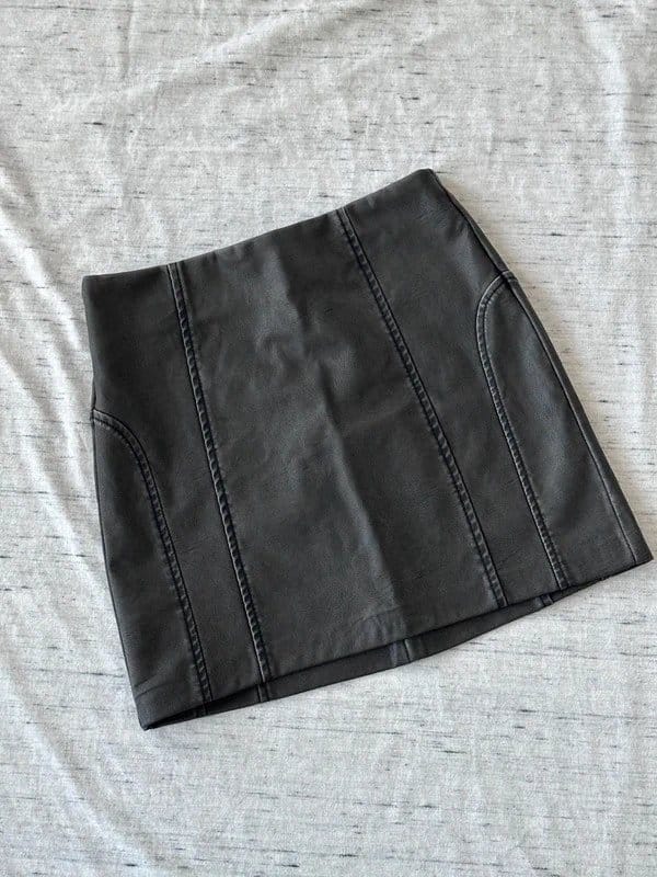 Bershka Bershka black faux leather mini skirt - 1
