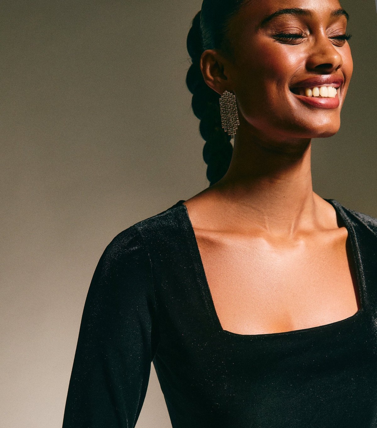 New Look Women's Black Velvet Square Neck Bodysuit New Look - 3