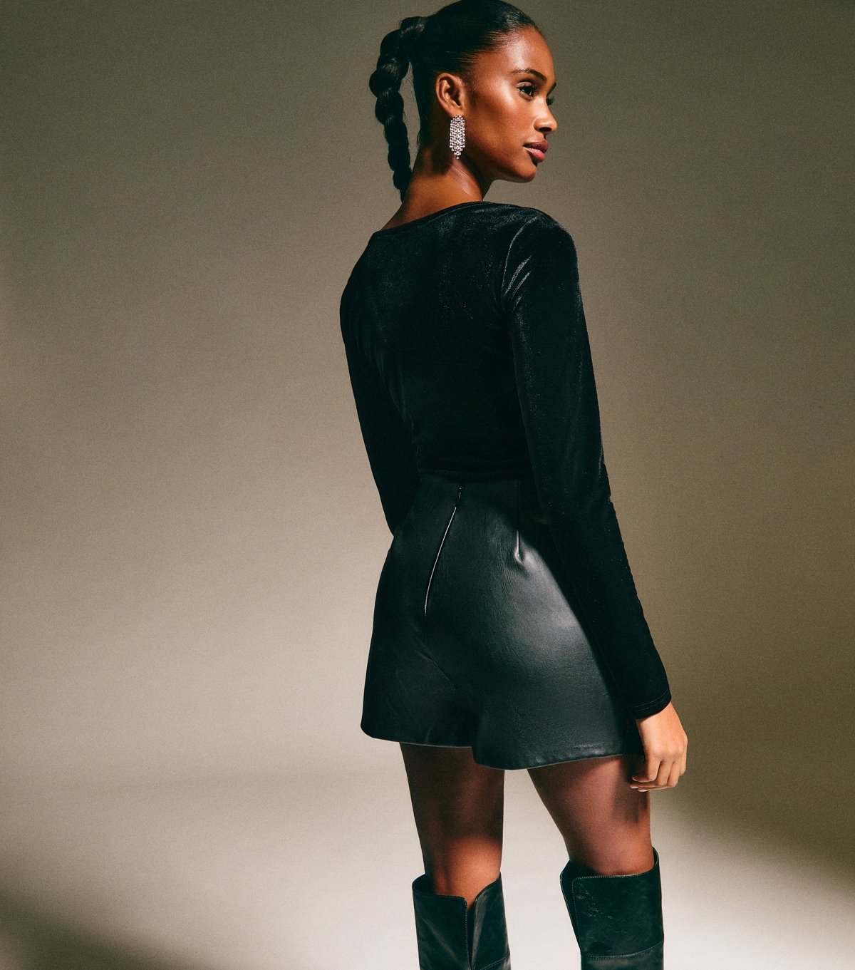 New Look Women's Black Velvet Square Neck Bodysuit New Look - 4