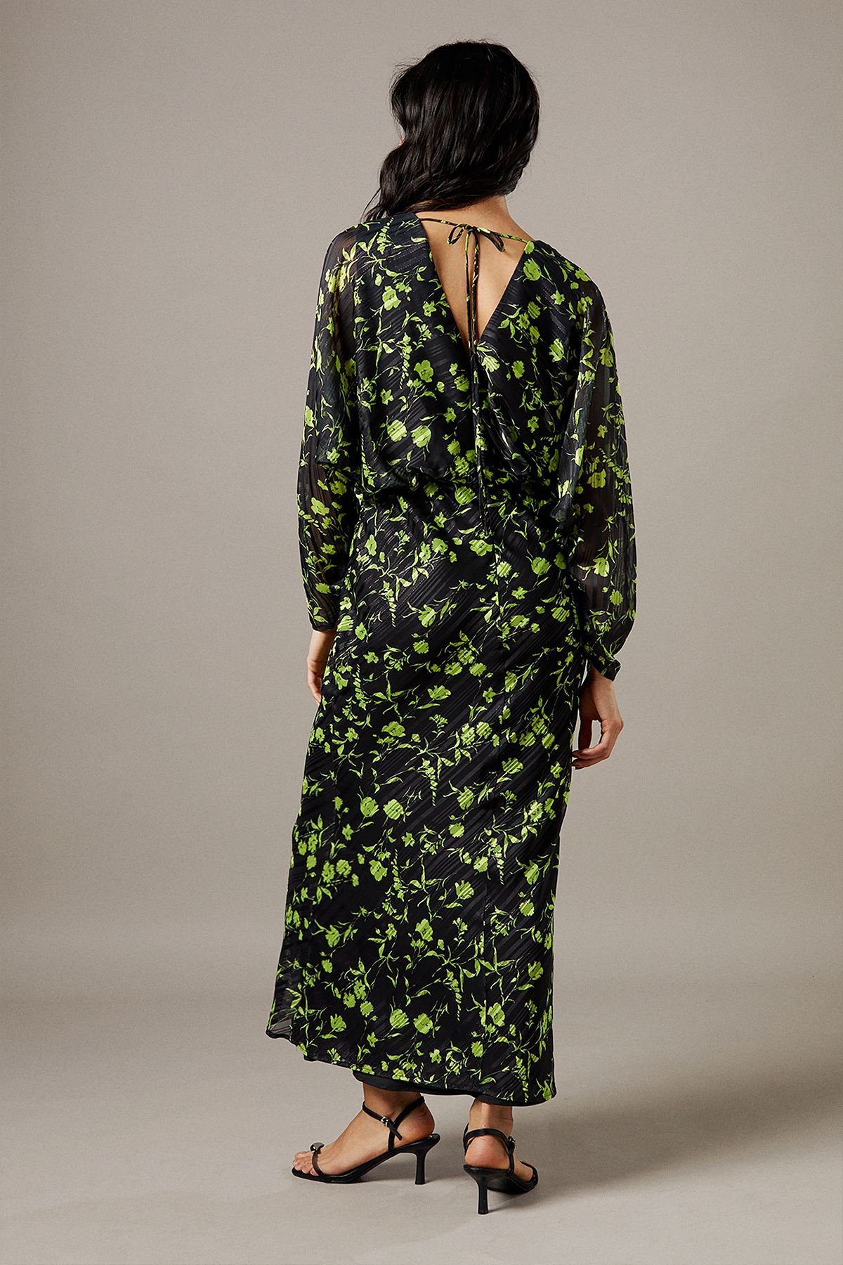 Warehouse Warehouse Women's Shadow Stripe Batwing Plunge Neck Midi Dress in Floral - 3