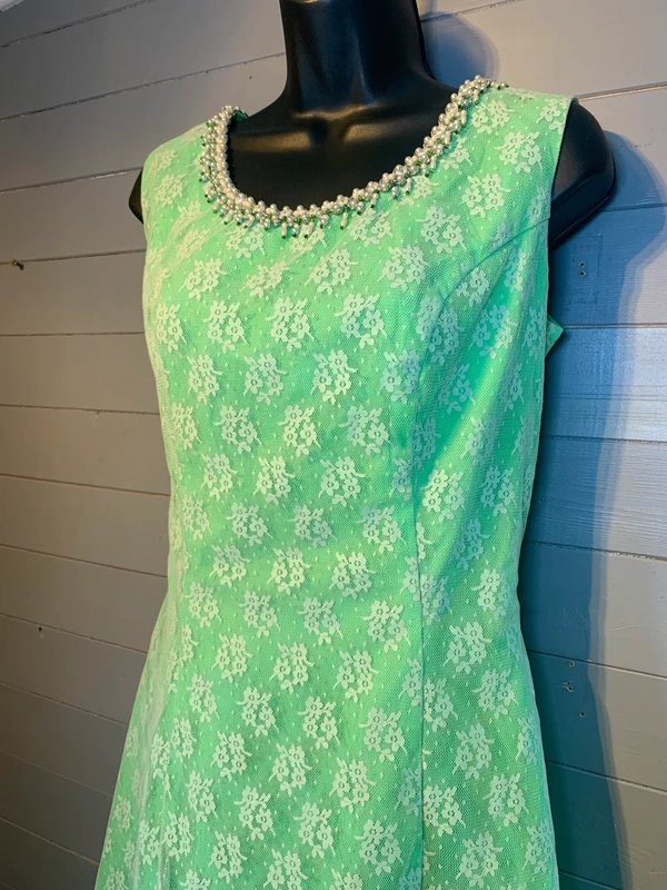 Vintage Dressing 1960s vintage green lace cocktail dress pearl neckline uk 10 12 - 1