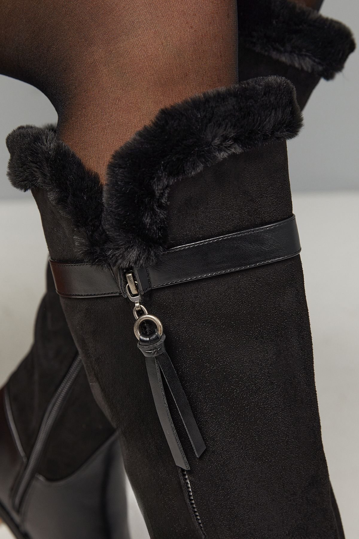 Good For the Sole Good For the Sole Women's : Lucia Faux Leather Fur Trim Side Zip Flat Knee Boots in Black - 4