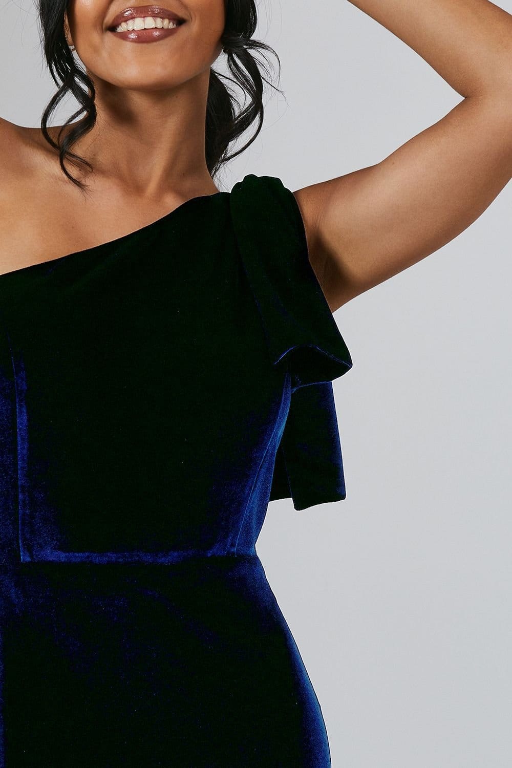 Coast Coast Women's Bow One Shoulder Velvet Bridesmaid Maxi Dress in Navy - 4