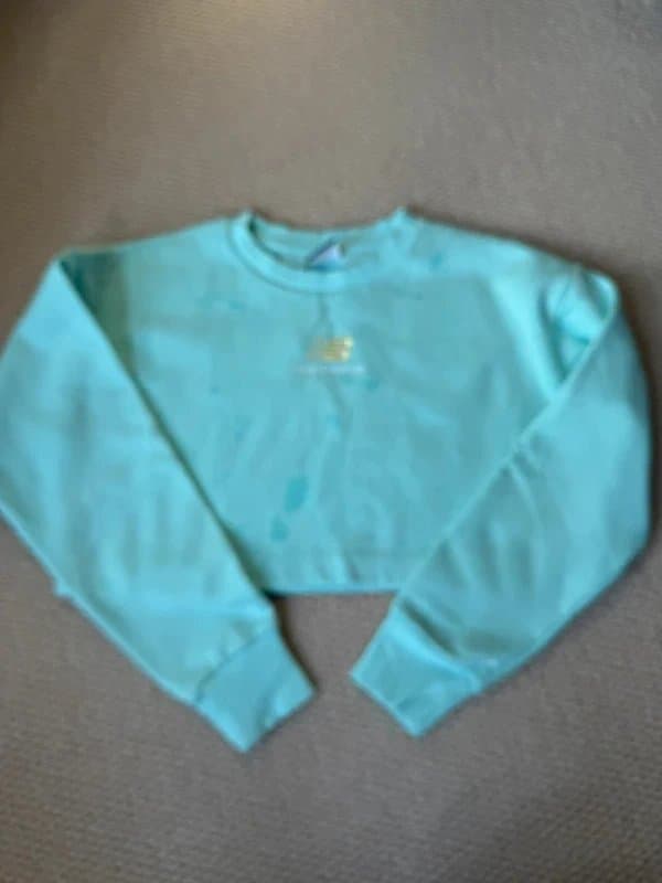 New Balance New Balance Cropped Sweatshirt - Size S