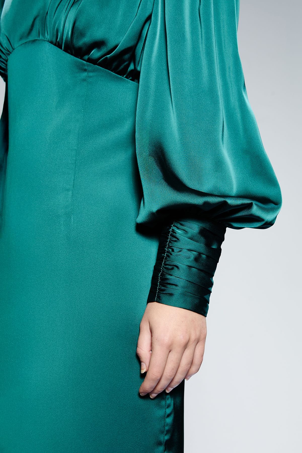 RUNWAY 1.8.1.8 RUNWAY 1.8.1.8 Women's High Neck Long Sleeve Satin Midi Dress in Green - 4