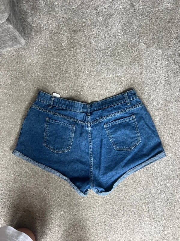 Shein SHEIN daisy shorts blue