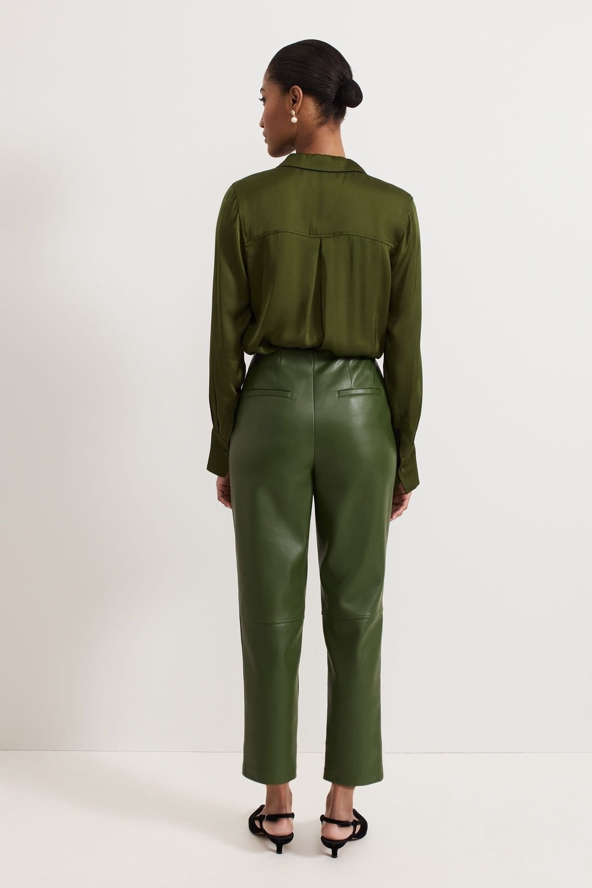 Phase Eight Phase Eight Women's Mya High-Rise Pu Crop Trousers in Dark Olive - 4
