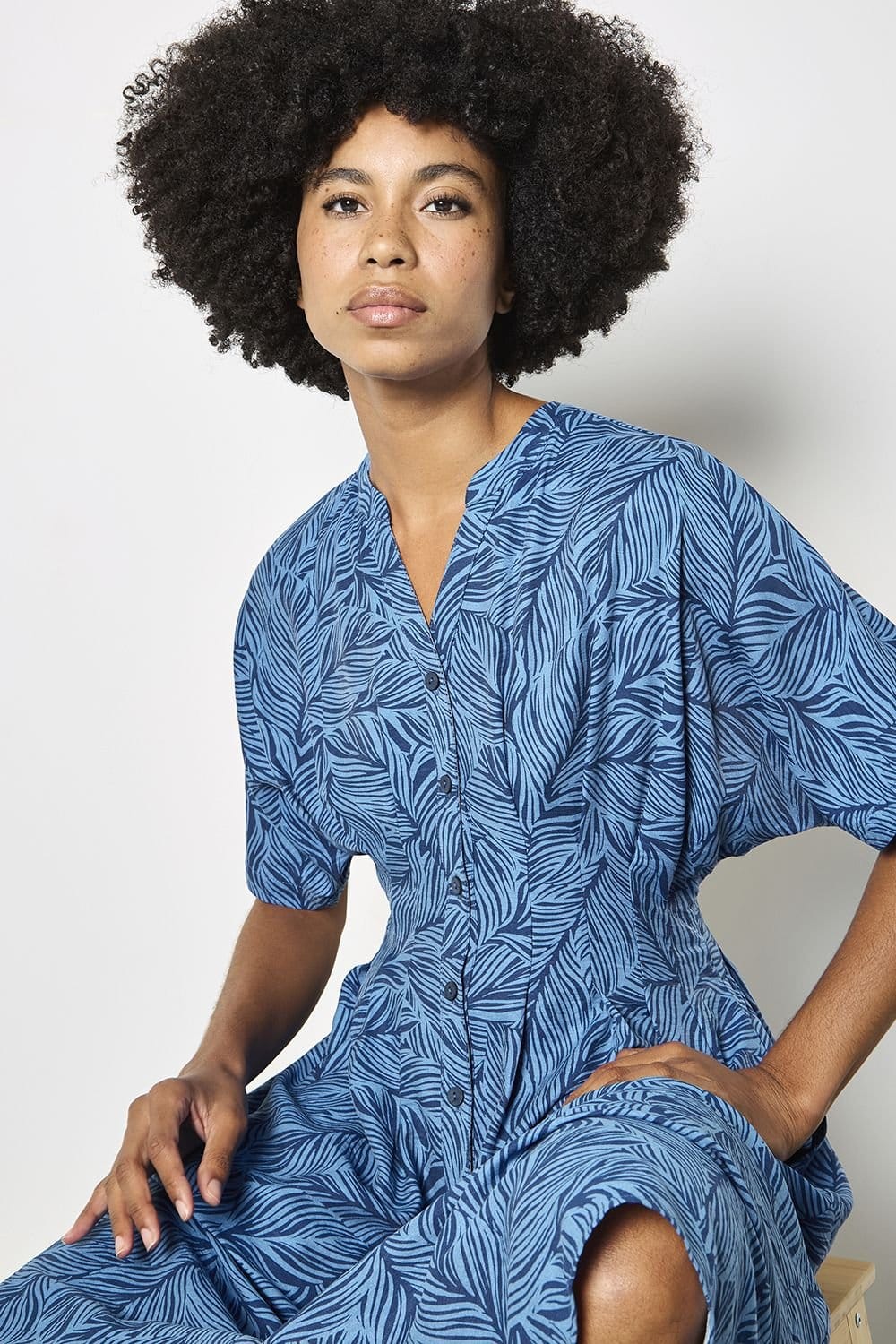 Apricot Apricot Women's Leaf Print Shirt Midi Dress in Blue - 4