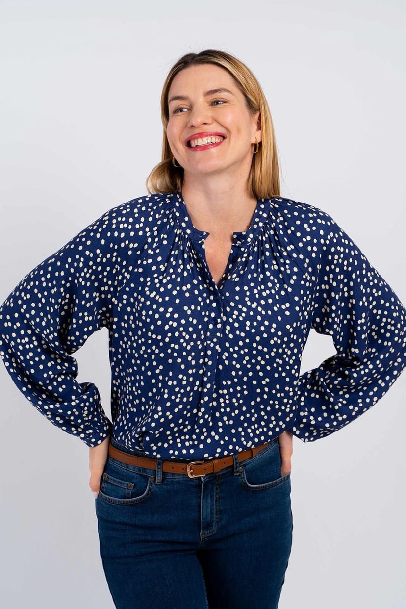 Kettlewell Kettlewell Women's Delilah V-Neck Blouse in Navy - 1