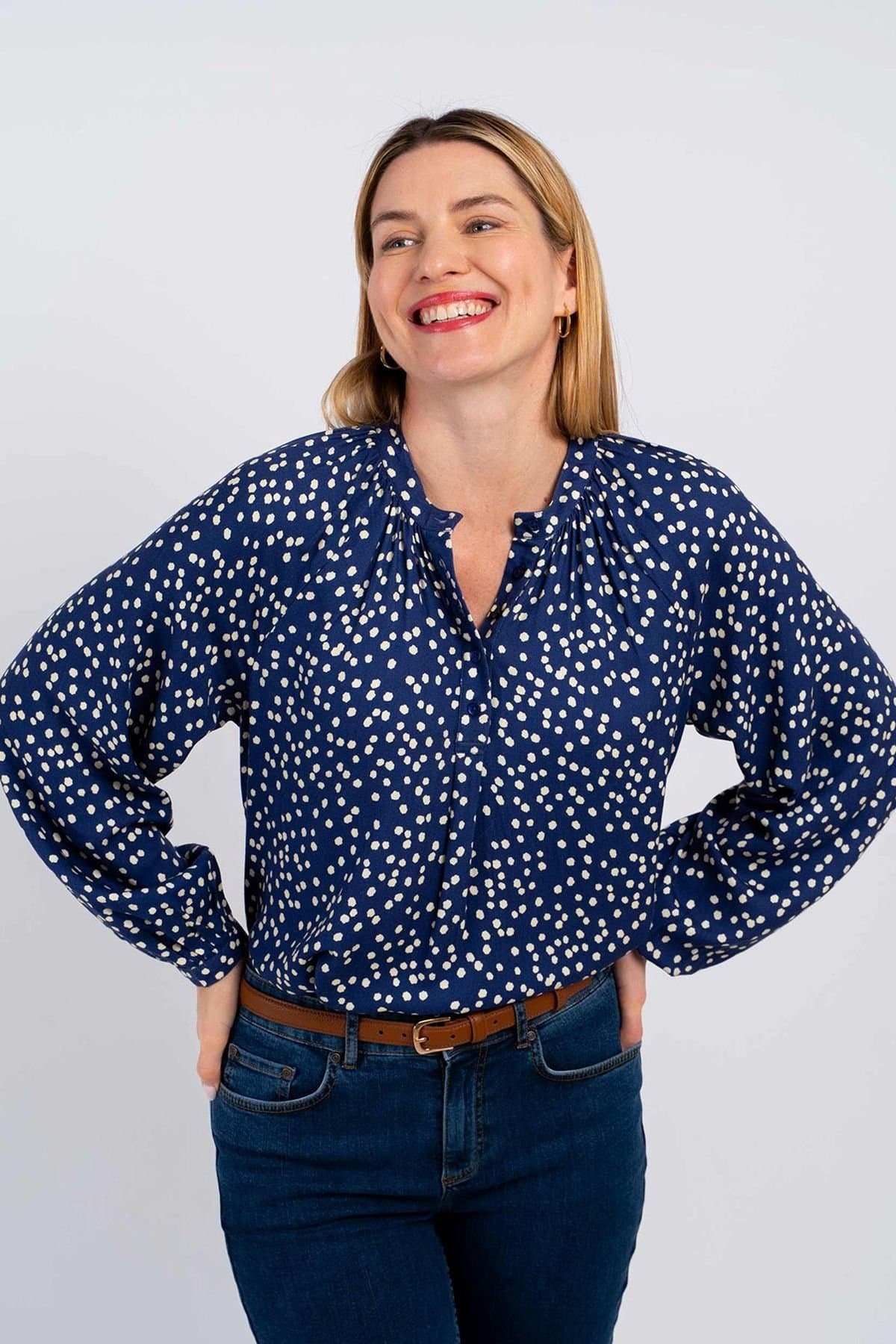 Kettlewell Kettlewell Women's Delilah V-Neck Blouse in Navy
