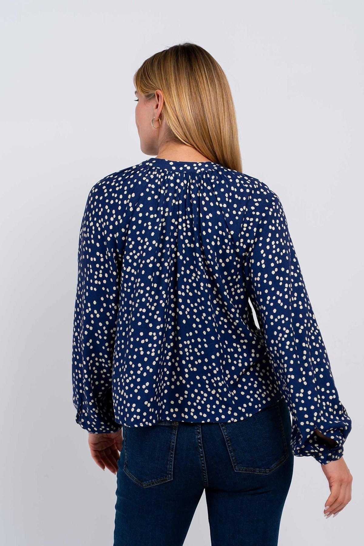 Kettlewell Kettlewell Women's Delilah V-Neck Blouse in Navy - 4