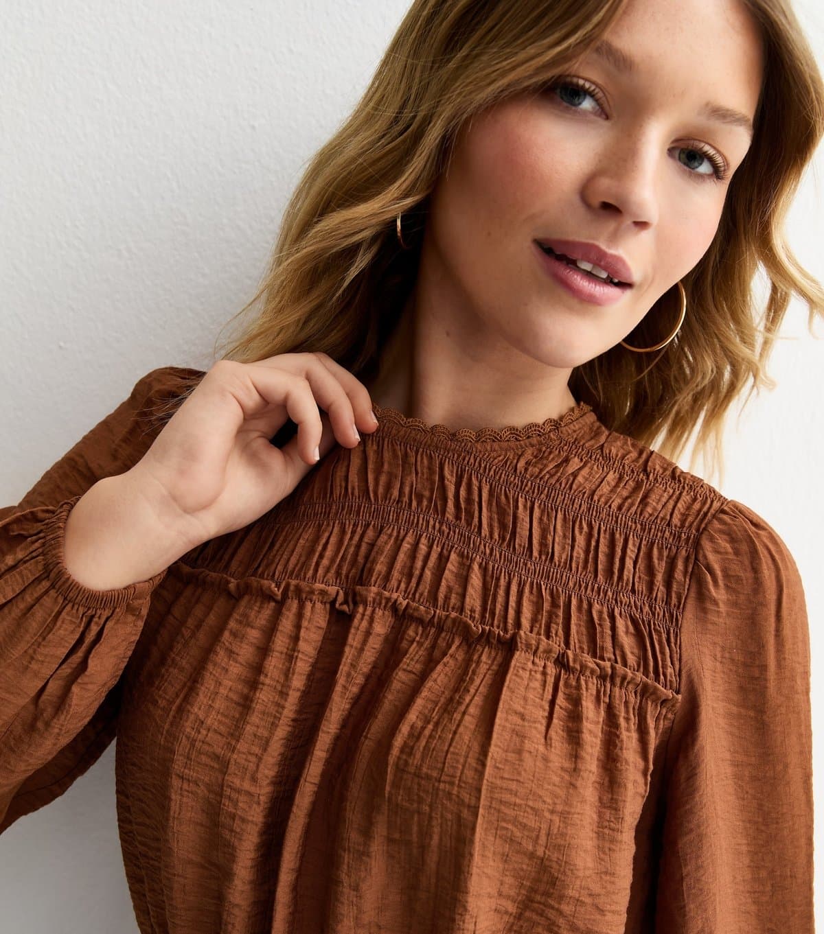New Look Women's Dark Brown Shirred Crew Neck Blouse New Look