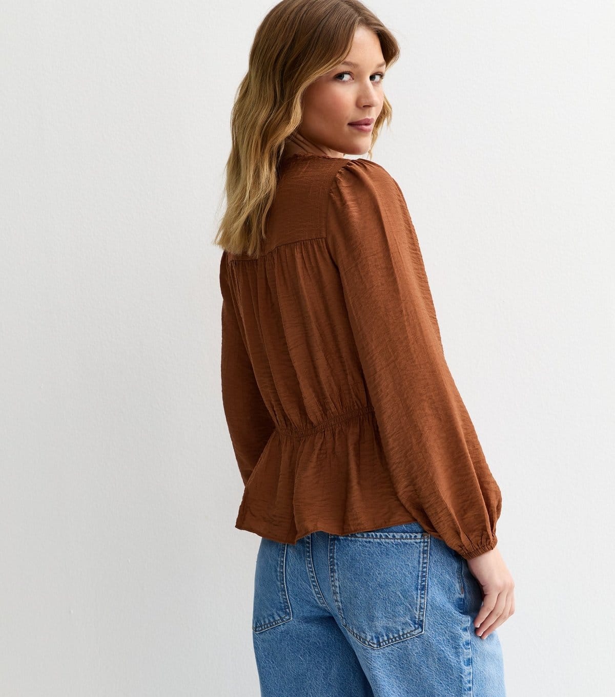 New Look Women's Dark Brown Shirred Crew Neck Blouse New Look - 4
