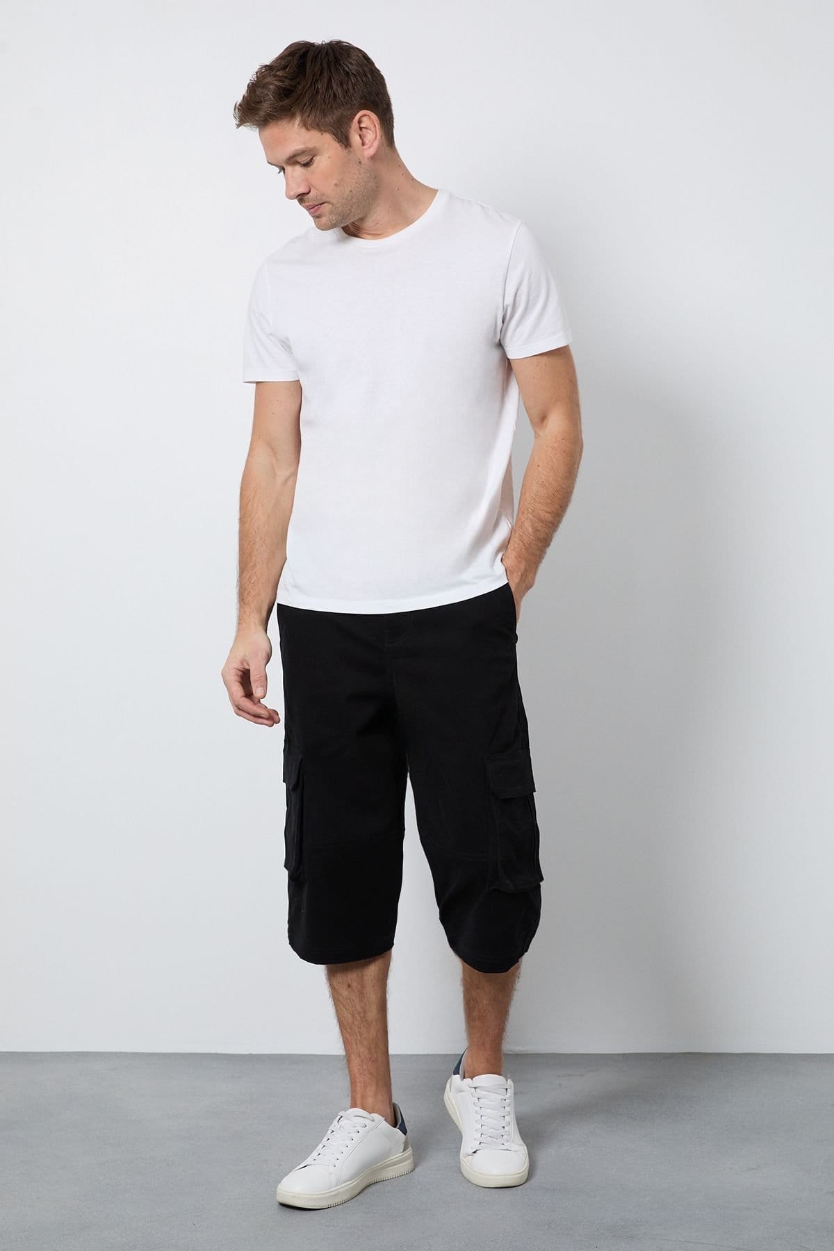 Maine Maine Men's Black 3/4 Cotton Cargo Shorts - 4