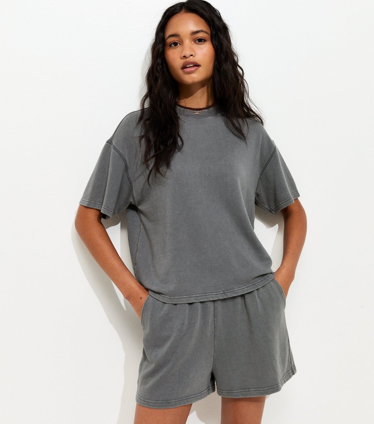 New Look Women's Dark Grey Acid Wash Jogger Shorts New Look - 2