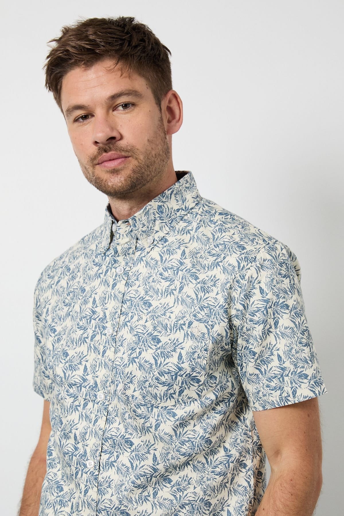 Maine Maine Men's Blue Leaf Print Oxford Short Sleeve Shirt - 4