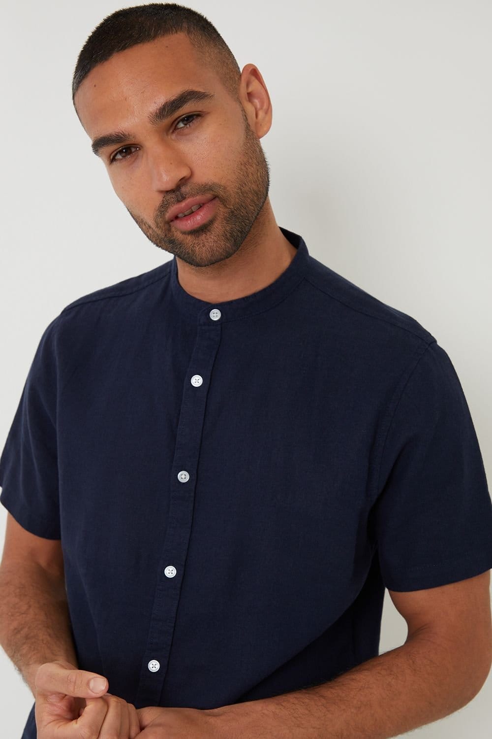 Threadbare threadbare Men's Grandad Collar Linen Blend Short Sleeve Shirt in Navy - 4