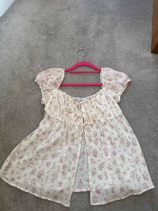 Bershka White and pink floral top
