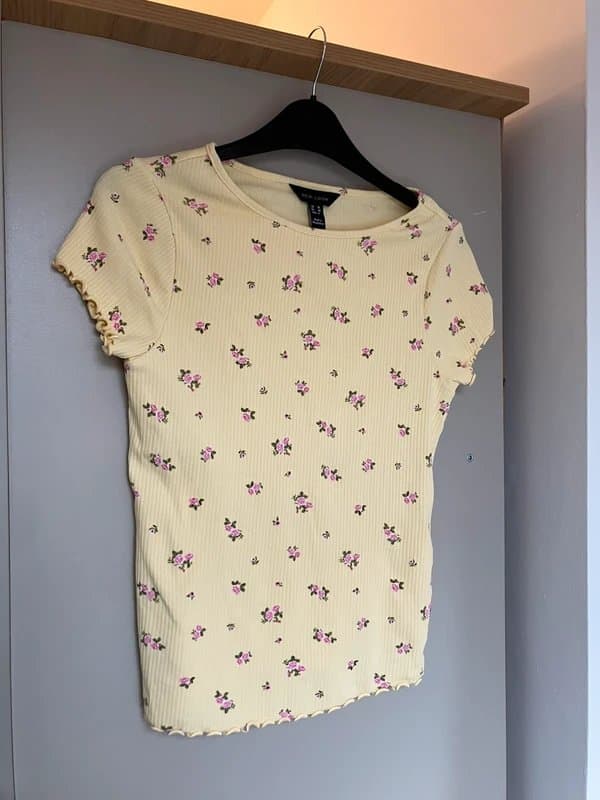 New Look Size 10 yellow floral new look New Look top / t-shirt