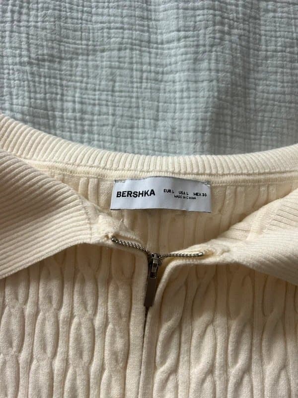 Bershka Bershka off the shoulder jumper