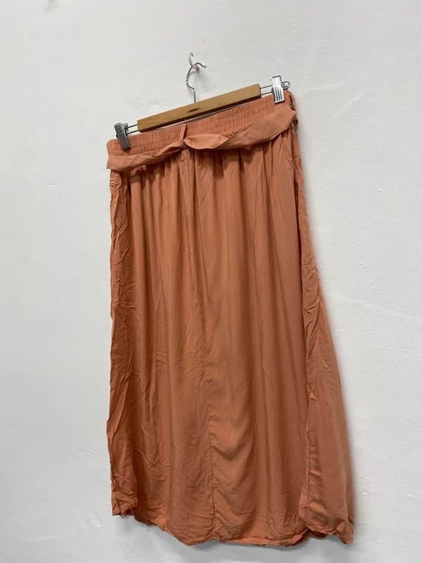 New Look Fabulous New Look Apricot swishy midi skirt Uk14 CM007