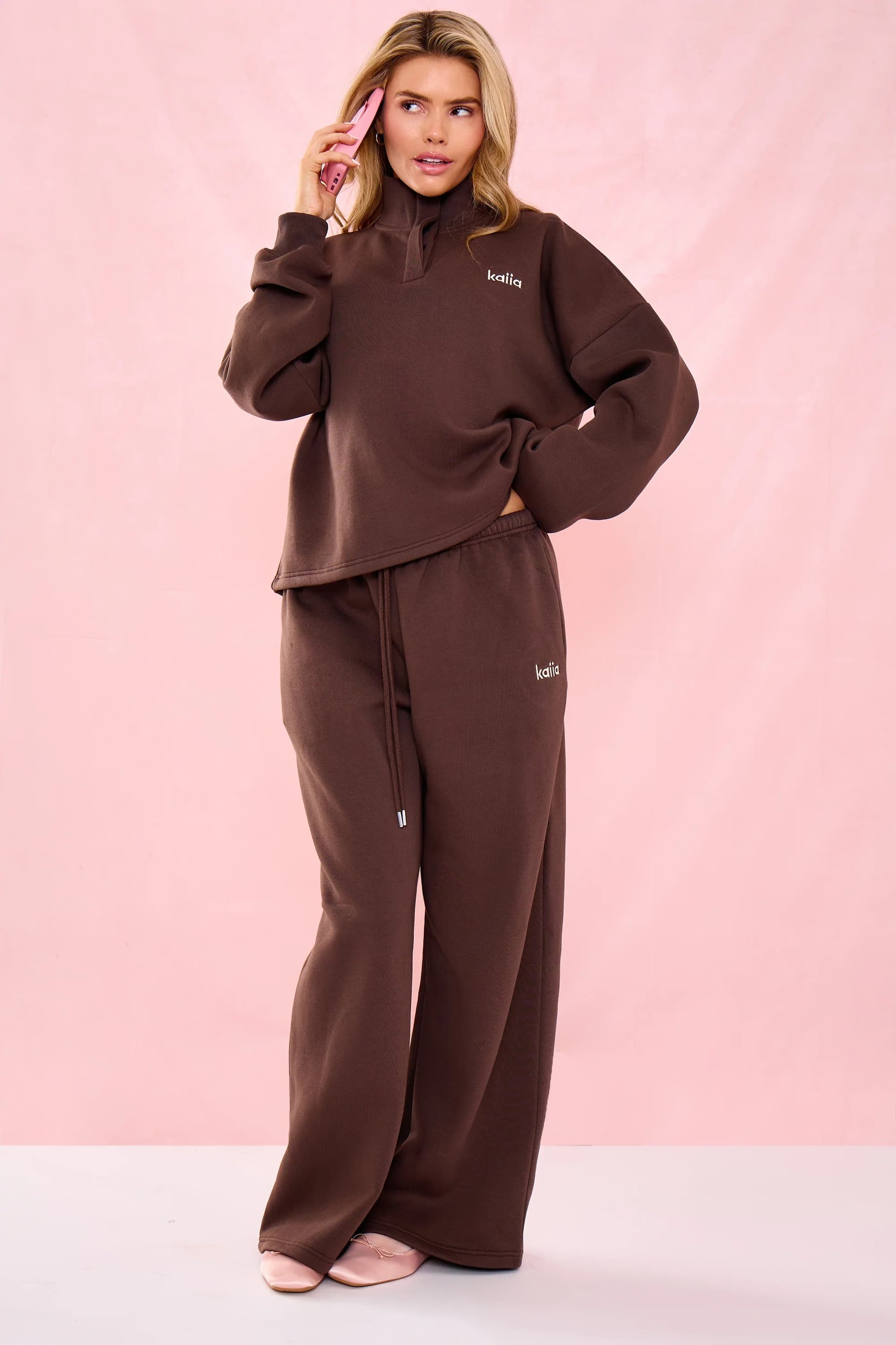 Kaiia Kaiia Low Rise Wide Leg Joggers Bitter Chocolate