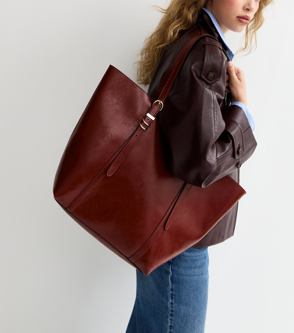 New Look Dark Burgundy Faux Leather Buckled Strap Tote Bag New Look - 2