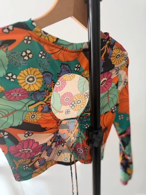 Bershka Bold floral crop top – Bershka, size S