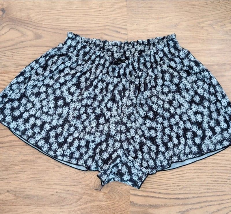 ASOS Design Floral flippy shorts