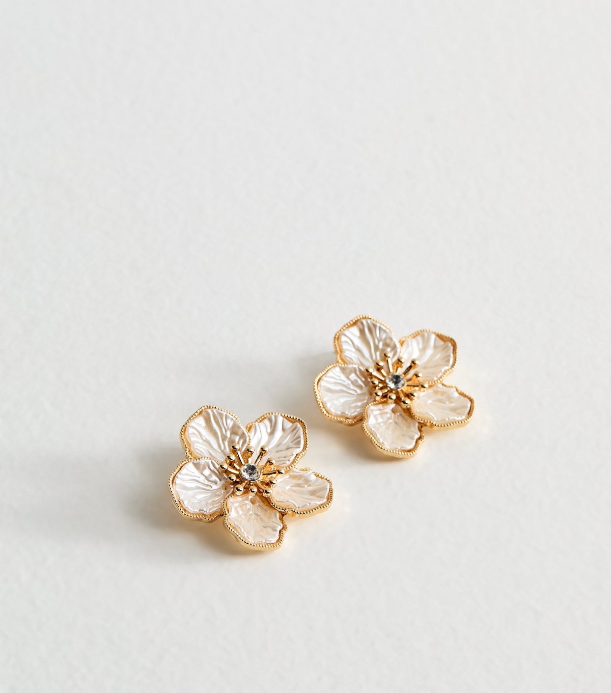 New Look Gold Tone Cream Resin Large Flower Stud Earrings New Look - 3