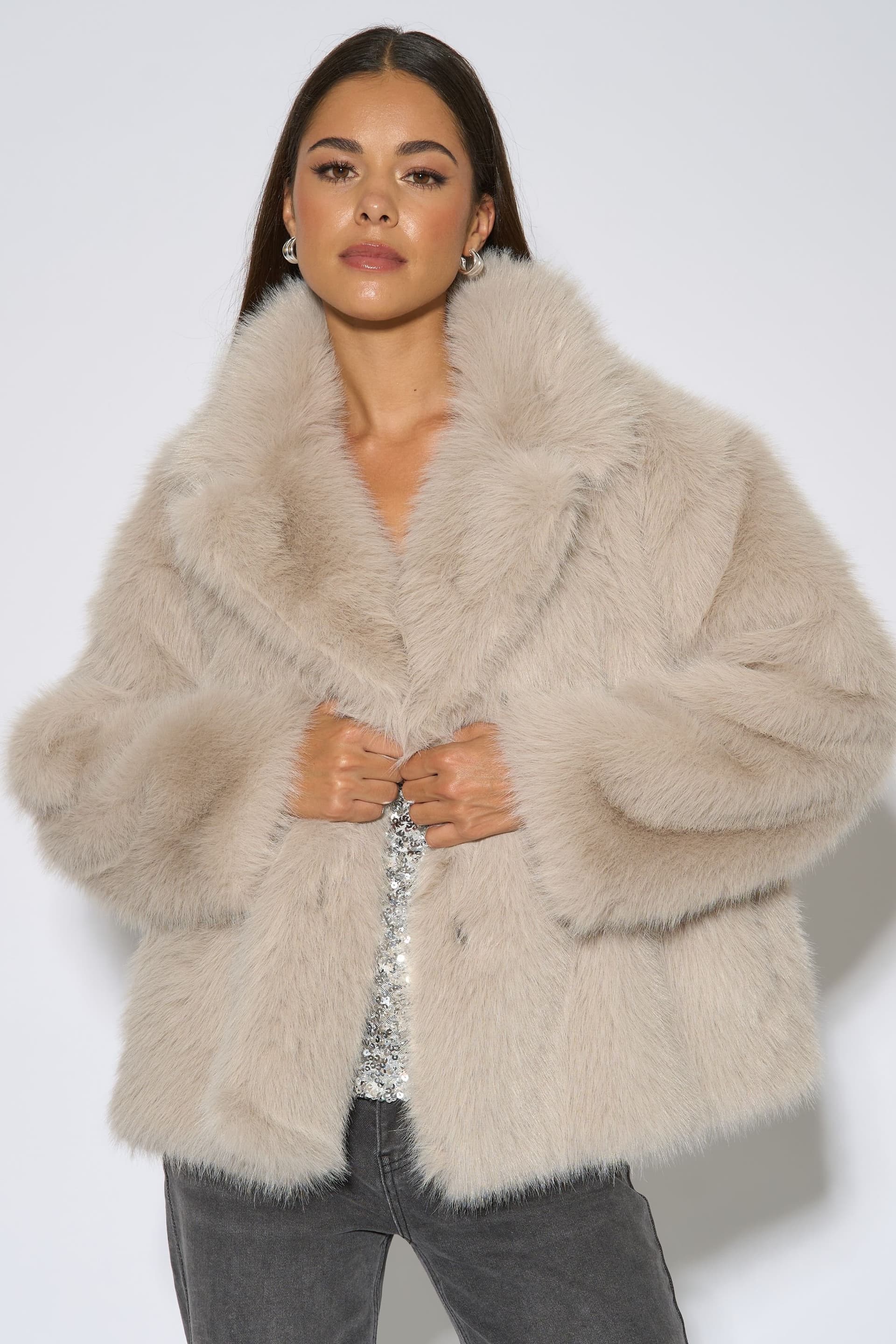 Gini London Gini London Women's Blonde Faux Fur Jacket in Beige