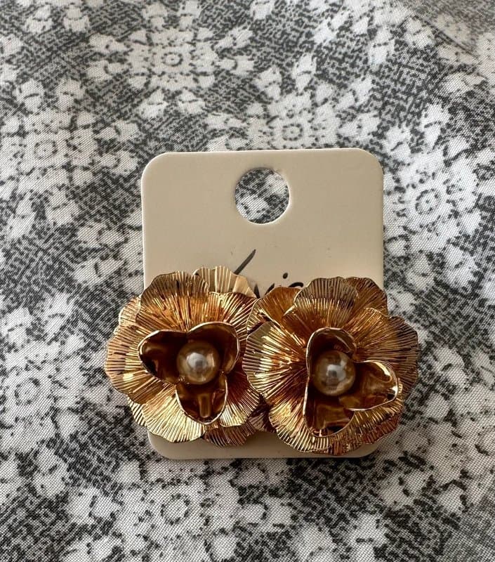 Lovisa Gold floral metal earrings with pearl