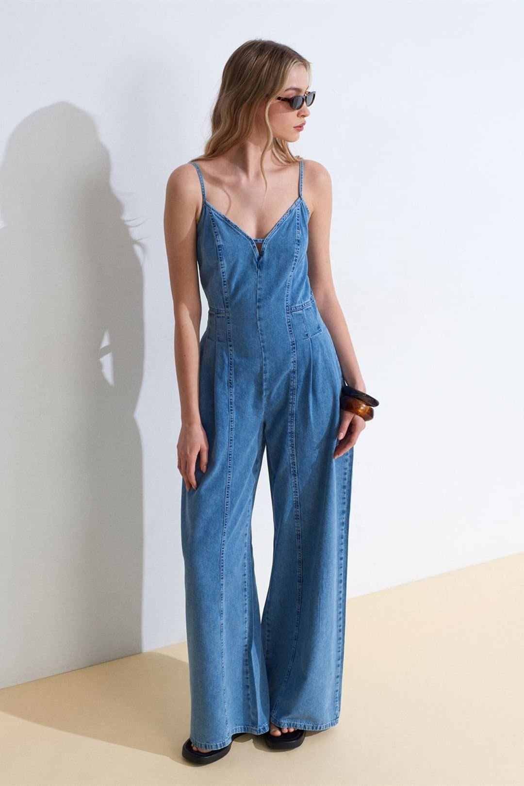 Dilvin Dilvin Women's Wide-Leg Denim Jumpsuit in Mid Blue