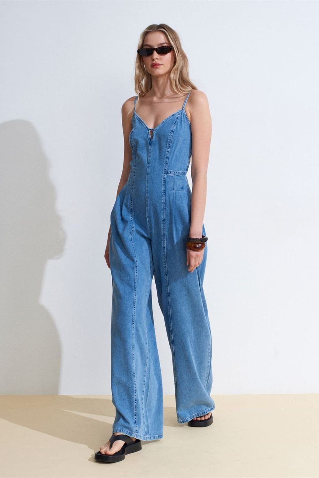 Dilvin Dilvin Women's Wide-Leg Denim Jumpsuit in Mid Blue - 4