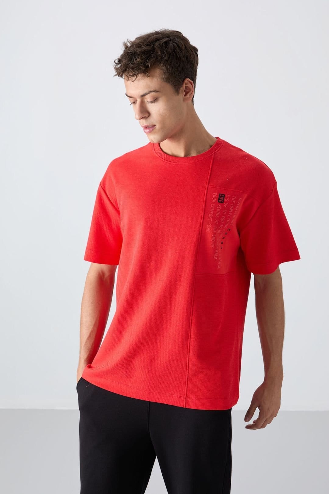 Tommy Life Tommy Life Men's Oversized Printed Crew Neck T-shirt in Red - 4