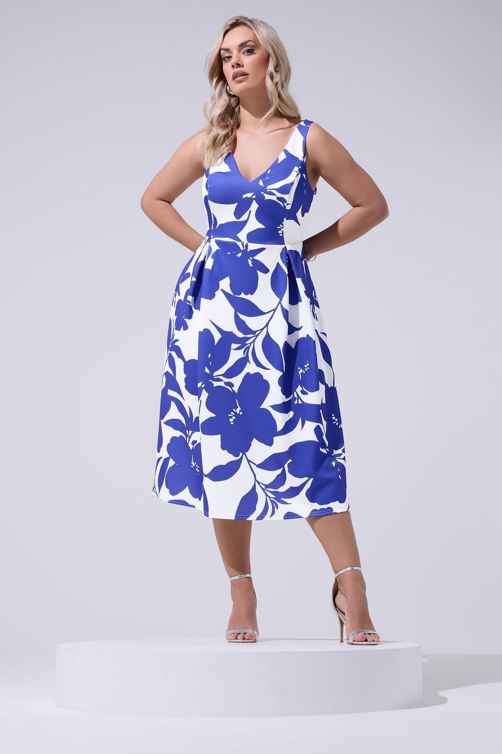 Yours Yours Women's Floral V-Neck Skater Dress - 2