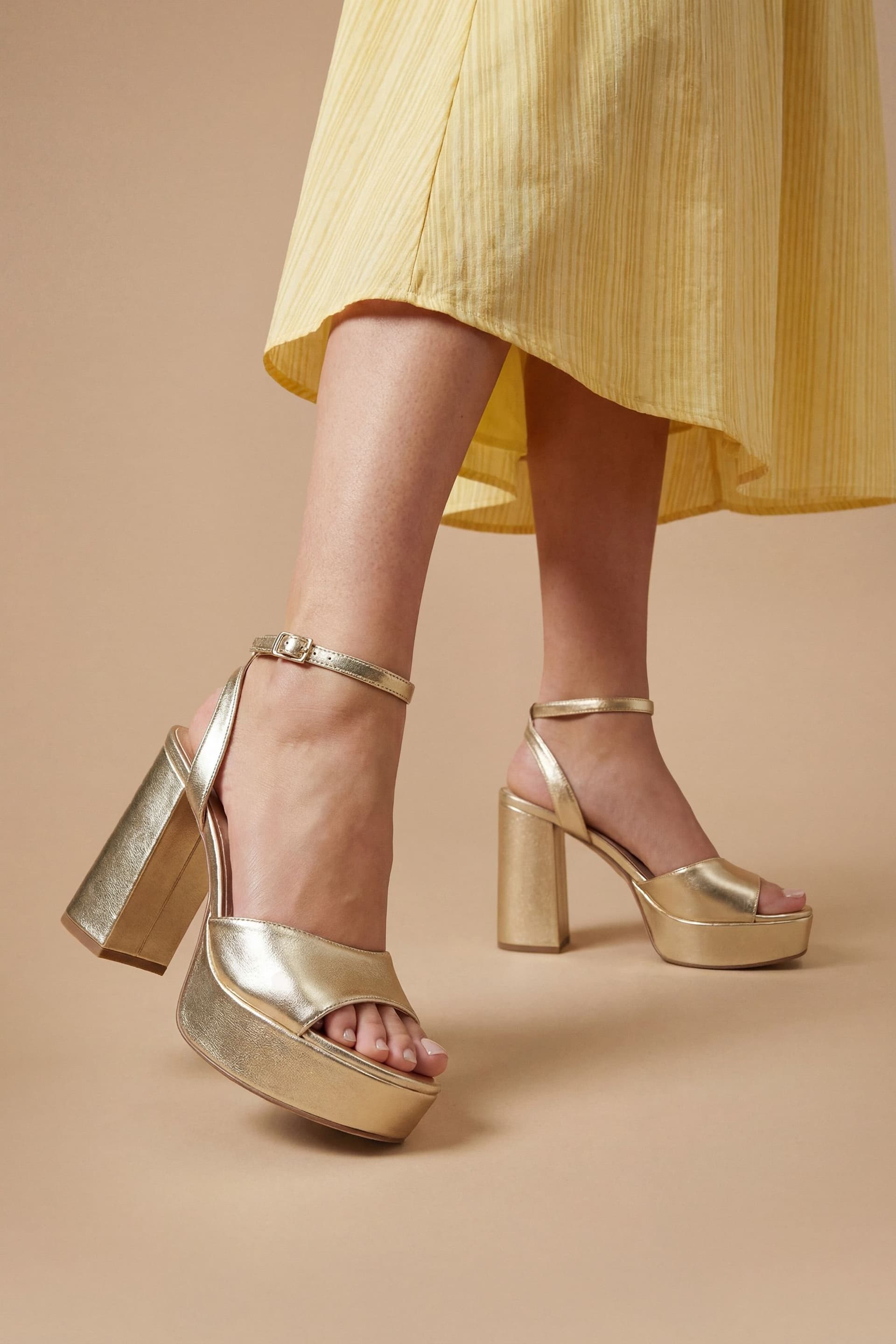 Faith Faith Women's : Hope Faux Metallic Leather Peeptoe High Block Heel Platform Sandals in Metallic Gold