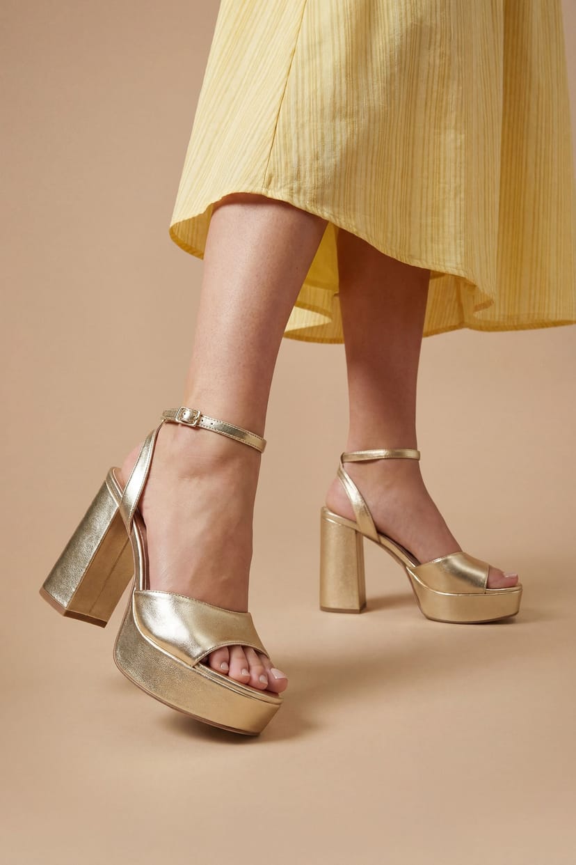 Faith Faith Women's : Hope Faux Metallic Leather Peeptoe High Block Heel Platform Sandals in Metallic Gold - 1