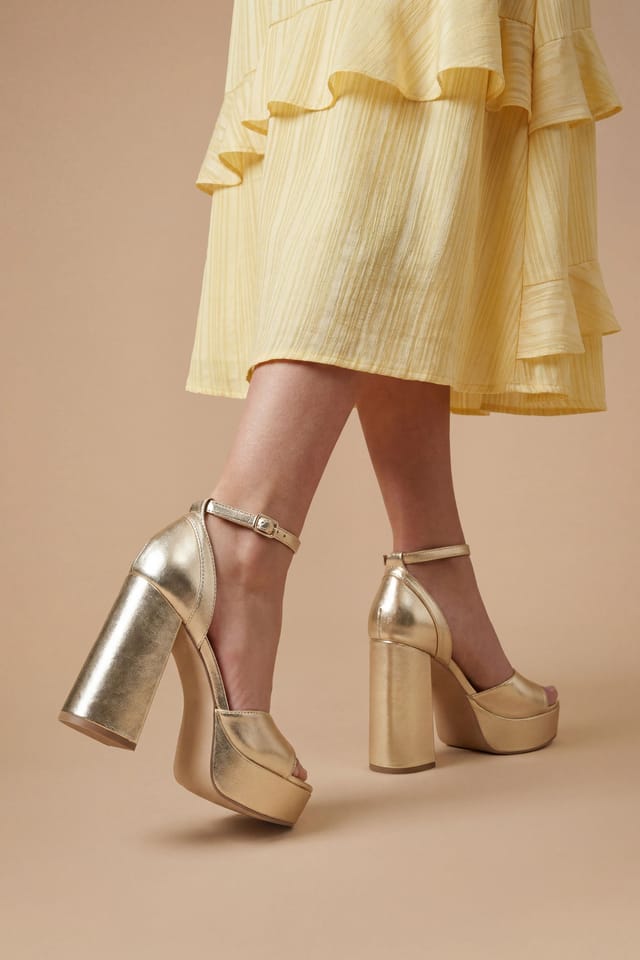 Faith Faith Women's : Hope Faux Metallic Leather Peeptoe High Block Heel Platform Sandals in Metallic Gold - 2