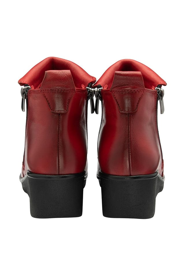 Lotus Lotus Women's Red 'Cordelia' Leather Wedge Ankle Boots - 3
