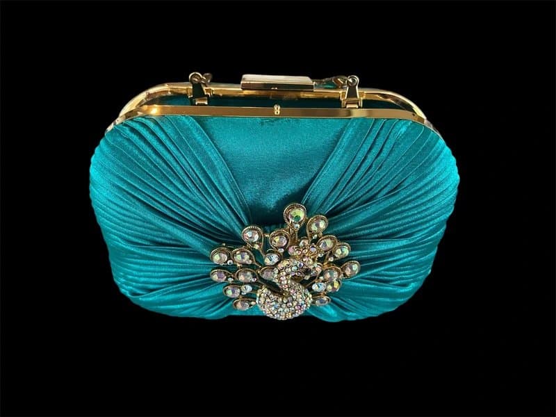 New Look Beautiful silky clutch bag with stap