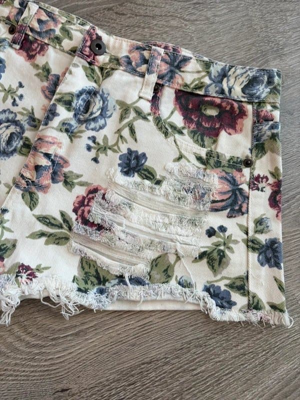 Forever 21 Forever 21 Floral Distressed Denim Shorts UK 10 White High Waist Festival Boho