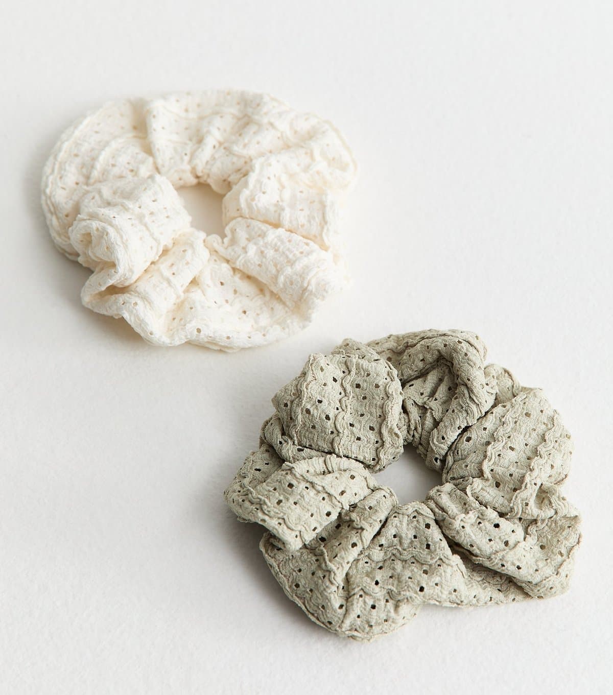 New Look Pack of 2 Green and White Crochet Scrunchies New Look