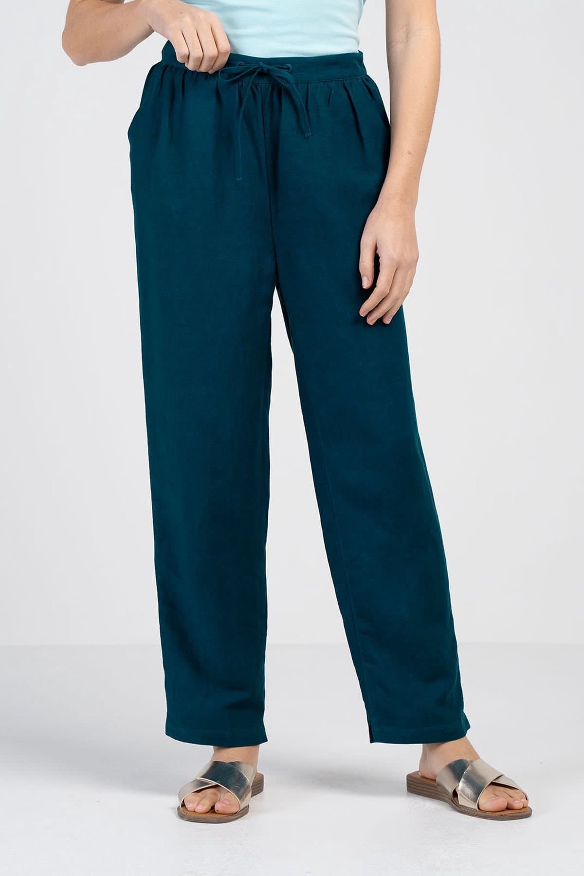 Kettlewell Kettlewell Women's Tapered Linen Blend Trousers in Mid Navy
