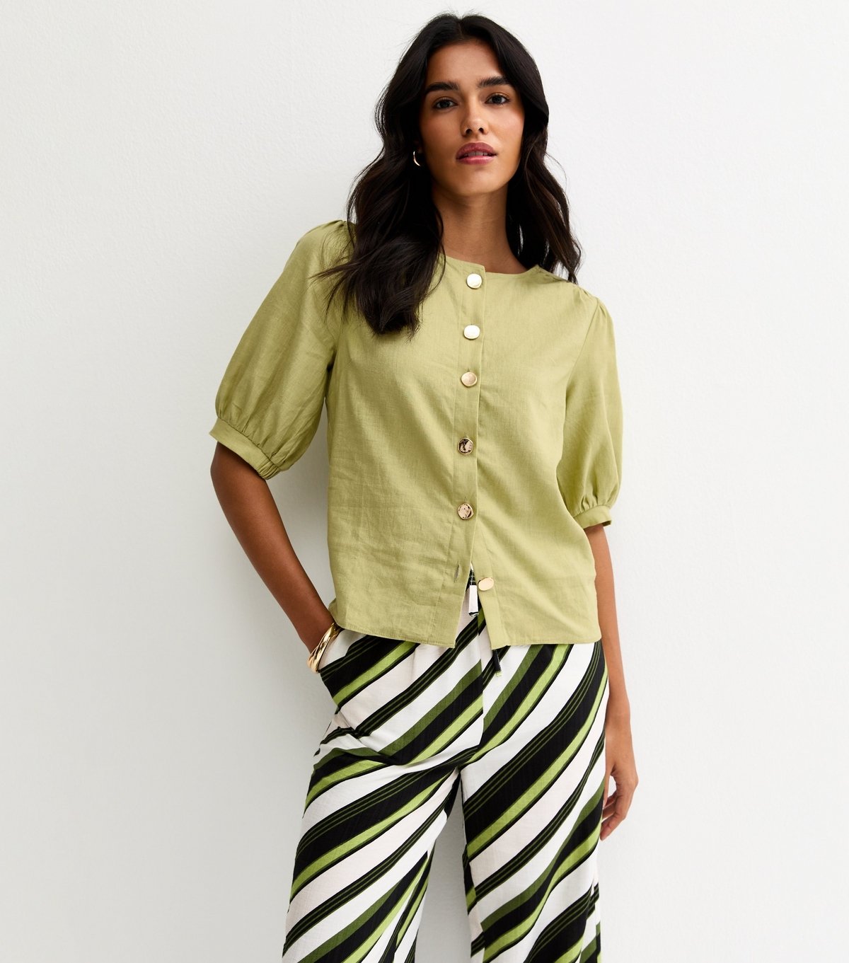 New Look Women's Green Linen Blend Gold Tone Textured Button Blouse New Look - 2