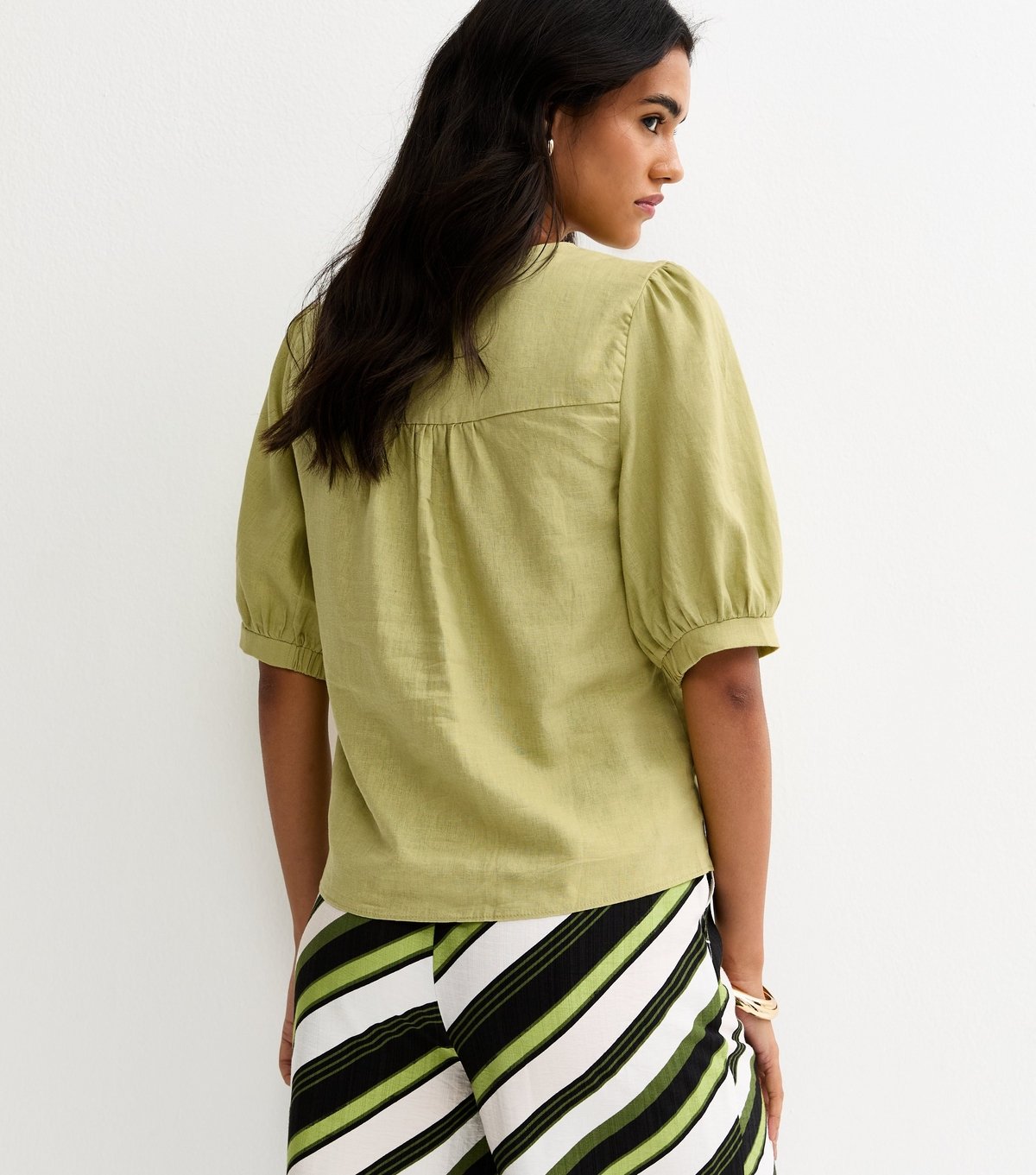 New Look Women's Green Linen Blend Gold Tone Textured Button Blouse New Look - 4