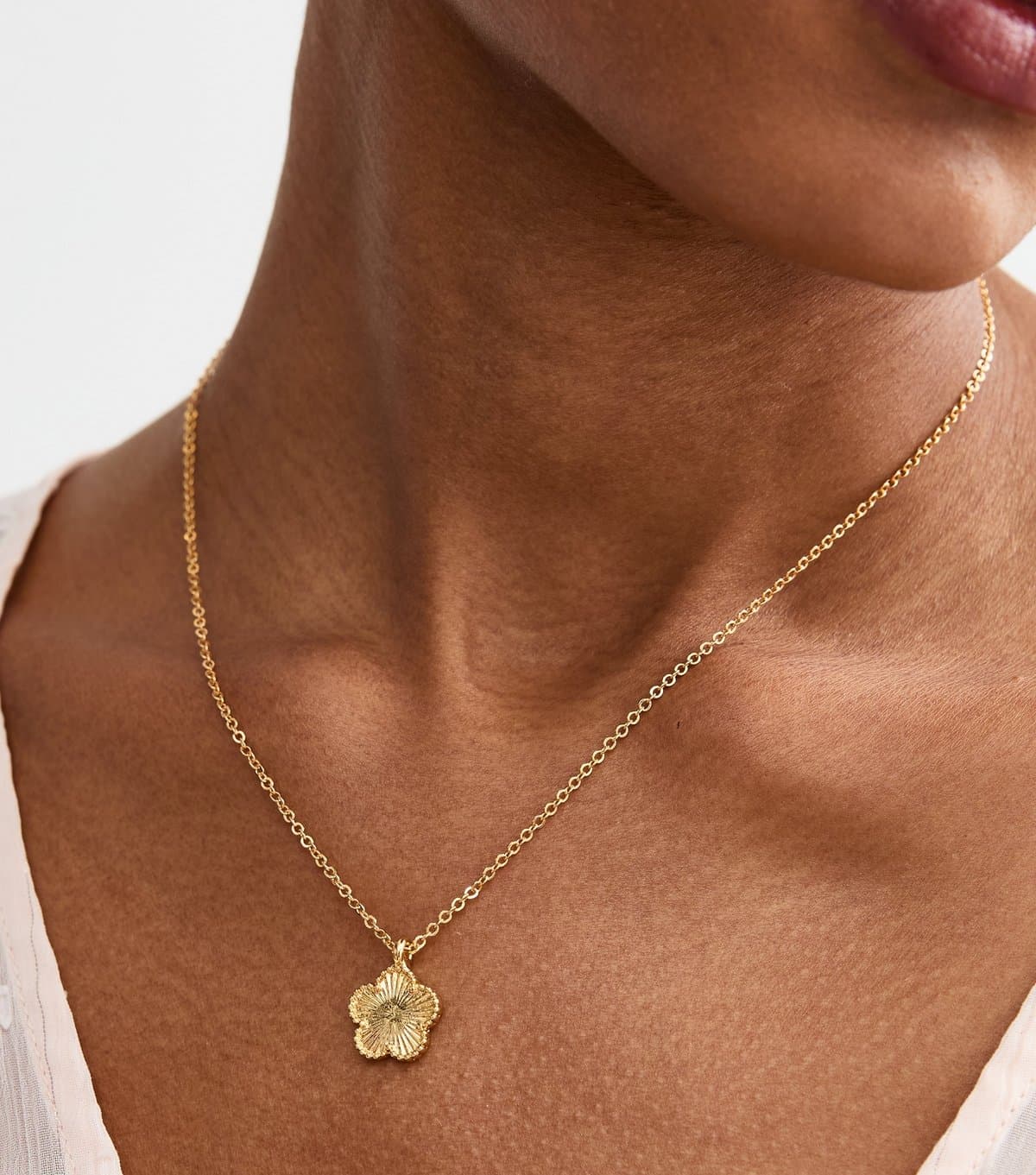 New Look 18ct Gold Plated Textured Flower Necklace New Look