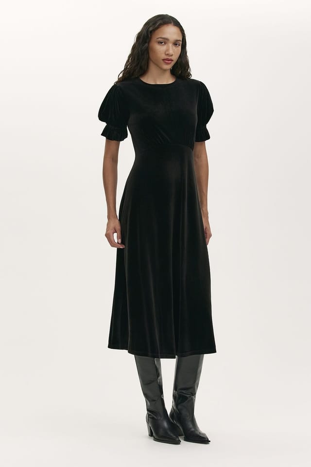 Finery London Finery London Women's Mela Velvet Midi Tea Dress in True Black - 2