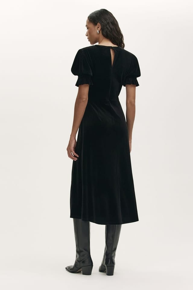 Finery London Finery London Women's Mela Velvet Midi Tea Dress in True Black - 3