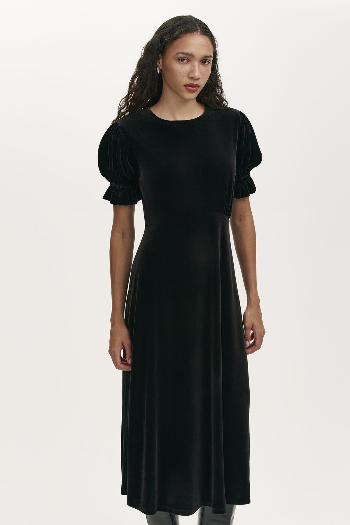 Finery London Finery London Women's Mela Velvet Midi Tea Dress in True Black - 4